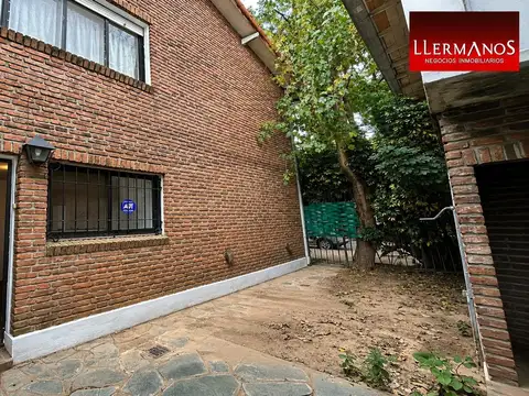 Venta Casa estilo Ph 6 Amb 5 dormitorios,Martinez con Patio