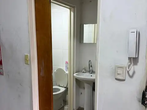 Alquiler Oficina Depósito con Montacargas