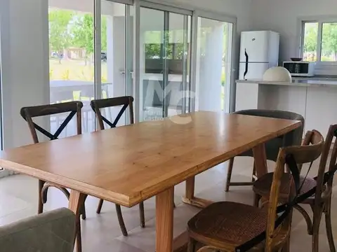 Casa 4 ambientes con 3 baños