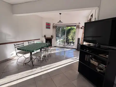 CASA CON PILETA EN VENTA