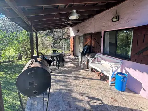 Casa 6 ambientes con 2 baños