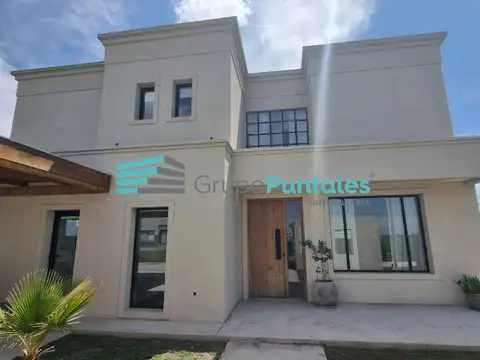 Casa con 3 Dormitorios más Escritorio y Piscina en Barrio Lagos de Canning II