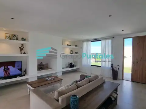 Casa con 3 Dormitorios más Escritorio y Piscina en Barrio Lagos de Canning II