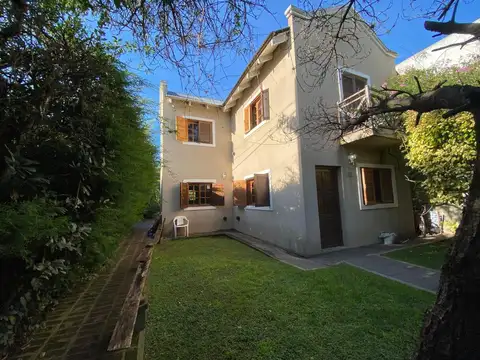 CASA EN VENTA EN GONNET - 3  DORMITORIOS Y PARQUE