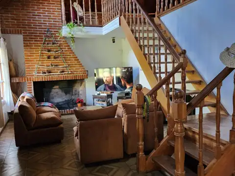 Casa 6 ambientes con 3 baños