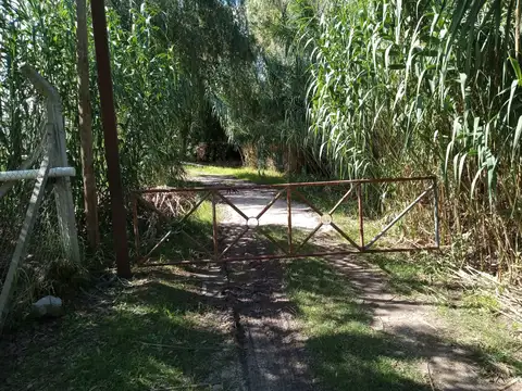 Casa quinta  en venta en la localidad de Berisso