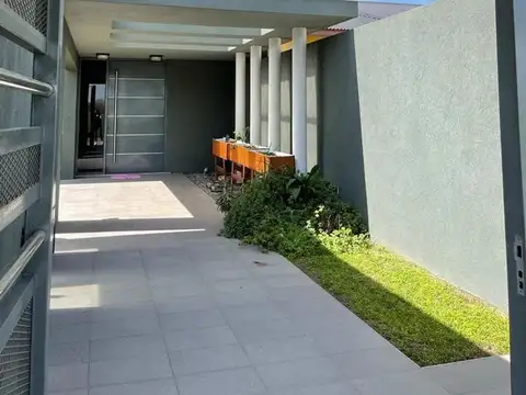 Casa en Venta en Cañuelas, USD 390.000