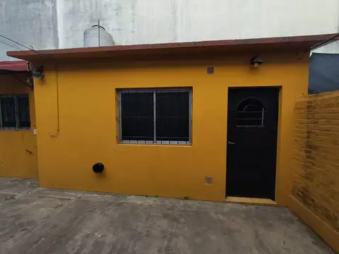 Depto Tipo Casa en Alquiler en Moron Sur, $ 600.000