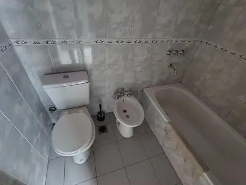 Departamento tipo casa en alquiler en Moron Sur