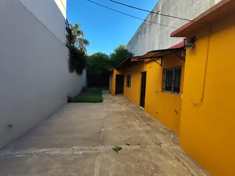 Departamento tipo casa en alquiler en Moron Sur