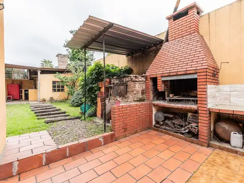 Casa en Venta con 3 cocheras