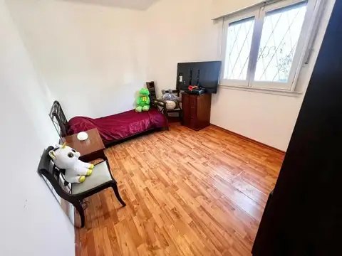 Chalet en planta baja reciclado en excelente ubicación.