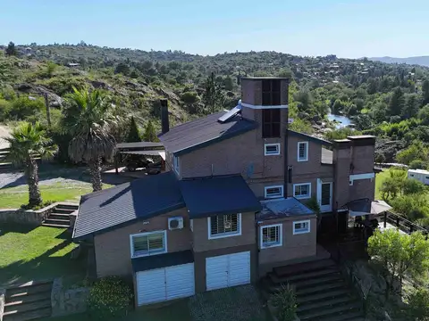 Casa en Venta con 2 cocheras