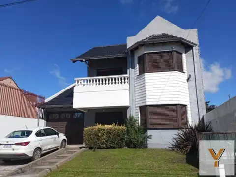 Casa en venta - 4 Dormitorios 2 Baños - Punta Mogotes