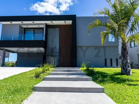 Casa 7 ambientes con 5 baños