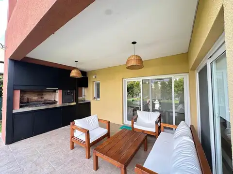 Casa 7 ambientes con 1 baño