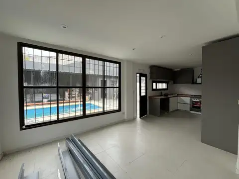 Casa en venta - Martínez - 3 dormitorios (2 en suite) - pileta - Reciclada 100%