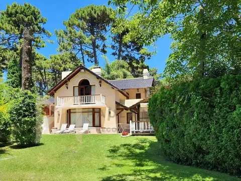 Casa  en Venta en Pinamar, Costa Atlántica, Buenos Aires