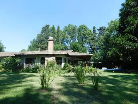 CASA | DIVINO LOTE DE 2.500 M2 | SUP CUB 255 M2 | 6 DORM | P