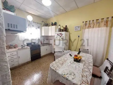Casa 2 ambientes con 1 baño