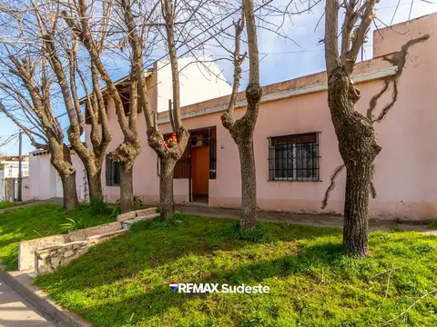 Venta casa y salón , Azara 1490 Bª Bella Vista