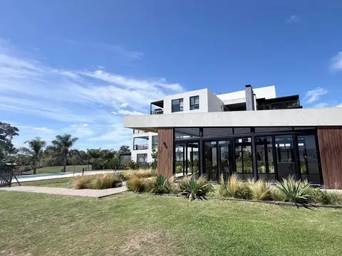 TERRAZAS AL RIO Departamento con amarra