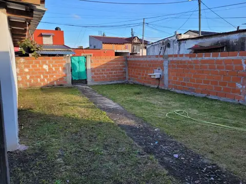 Casa 4 ambientes con 1 baño