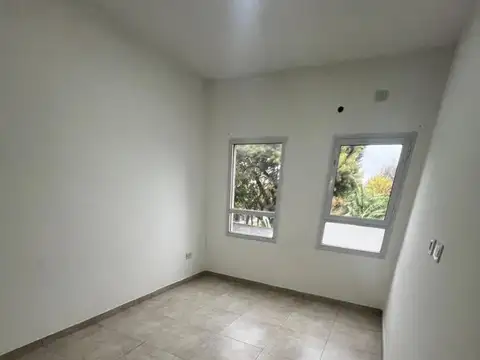 DEPARTAMENTO DE 2 AMBIENTES CON TERRAZA PROPIA Y COCHERA