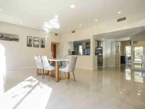 Casa 5 ambientes con 3 baños