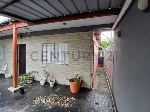 Casa 4 ambientes con 1 baño