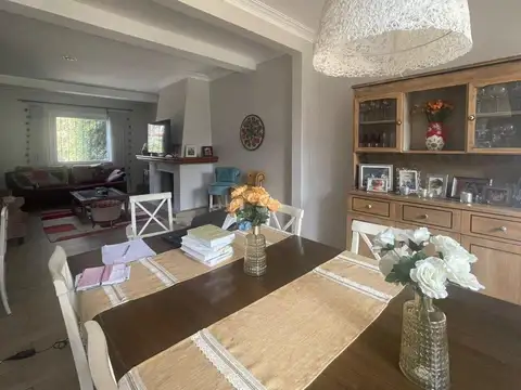 Casa 6 ambientes con 3 baños