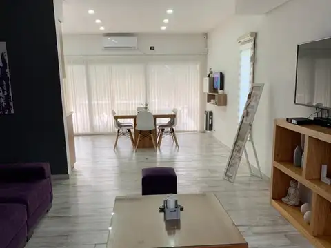 Casa 14 ambientes con 3 baños