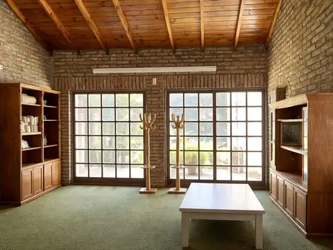 Local en anteesquina con salida a dos Avenidas de 535 M2