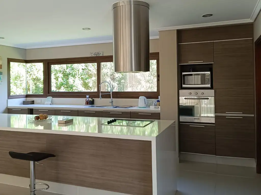 Casa - 363  m² Cubierta | 3 dormitorios | 9 años | 2 baños | 6 ambientes | 1 cochera