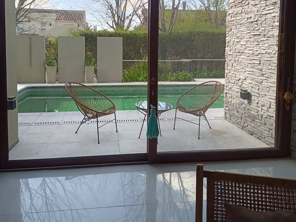 Casa en Venta en Abril Club De Campo