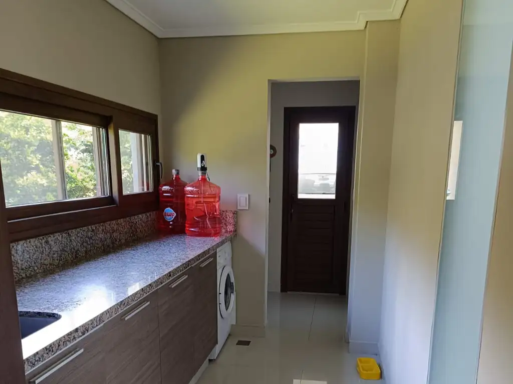 Casa en Venta en Abril Club De Campo