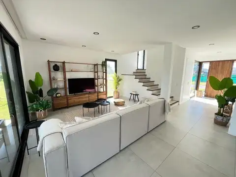 Casa 4 ambientes con 2 baños