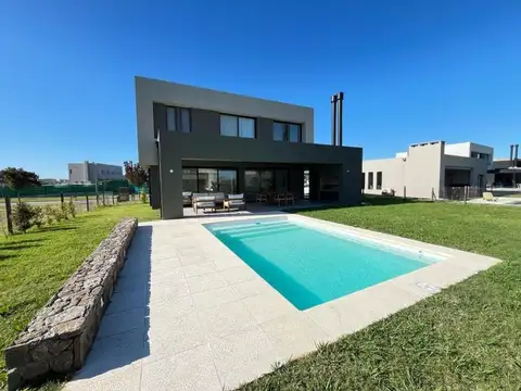 Casa en Alquiler en Puertos - Riberas, USD 2.100