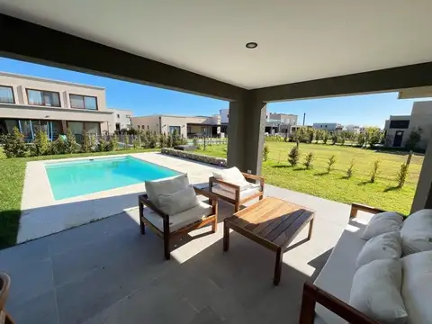 Casa en Alquiler de 3 dormitorios