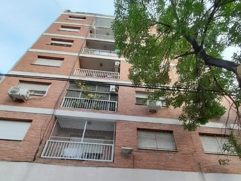 DEPARTAMENTO 3 AMBIENTES CON COCHERA CENTRO