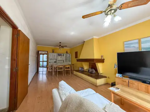 Venta casa 2 plantas cochera, jardín y pileta barrio Roque Saenz Peña, Rosario