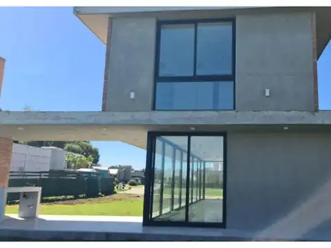 Casa 4 ambientes con 4 baños