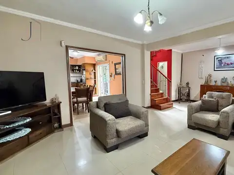 Casa 4 ambientes con 3 baños