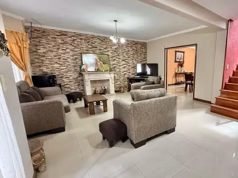 Venta Casa 4 ambientes con quincho y pileta en San justo