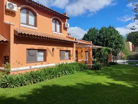 Casa 6 ambientes con 3 baños