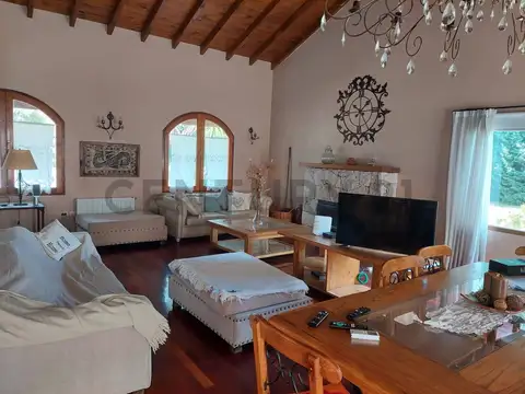 Casa en venta El Paraíso Country Club Guernica 4 dormitorios apto banco de categ