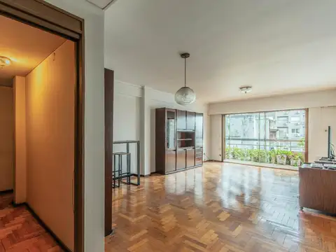 Departamento de 4 Ambientes con Dependencia - Cochera y Baulera - Flores