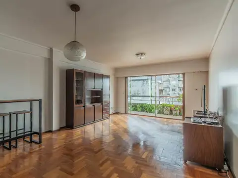 Departamento de 4 Ambientes con Dependencia - Cochera y Baulera - Flores