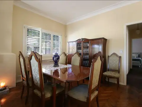 Casa 6 ambientes con 2 baños