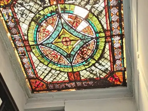 Casa 8 ambientes con 2 baños